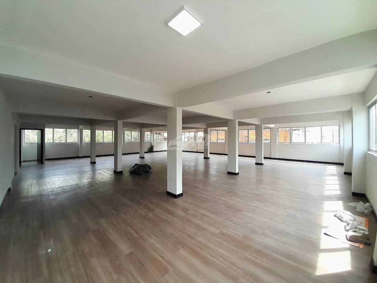 Sala ampla comercial disponível para locação no bairro Itoupava Norte, em Blumenau. — foto 6