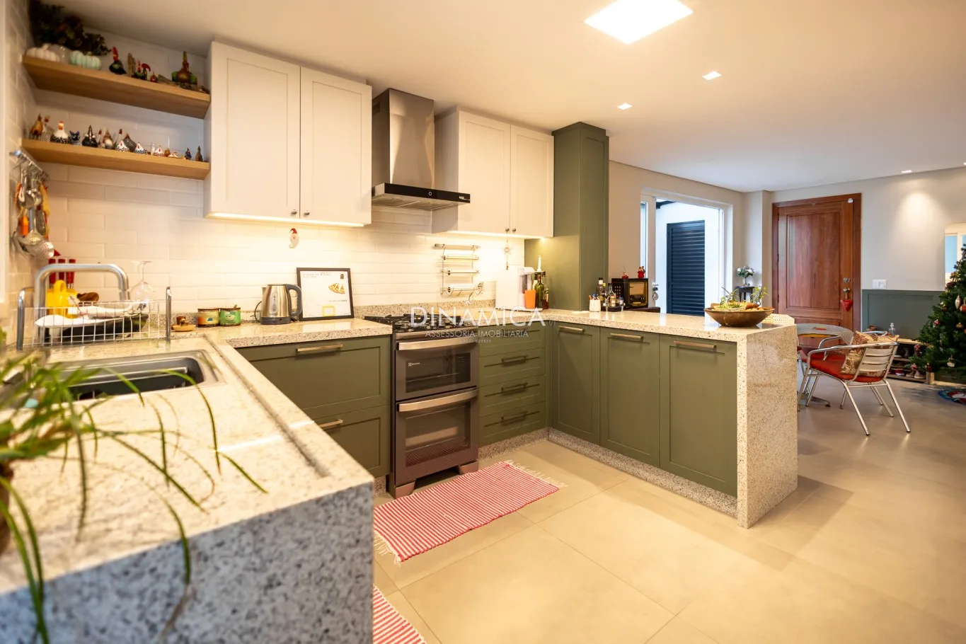 Casa com 150,73m contendo 3 dormitórios, sendo 1 suíte — foto 2