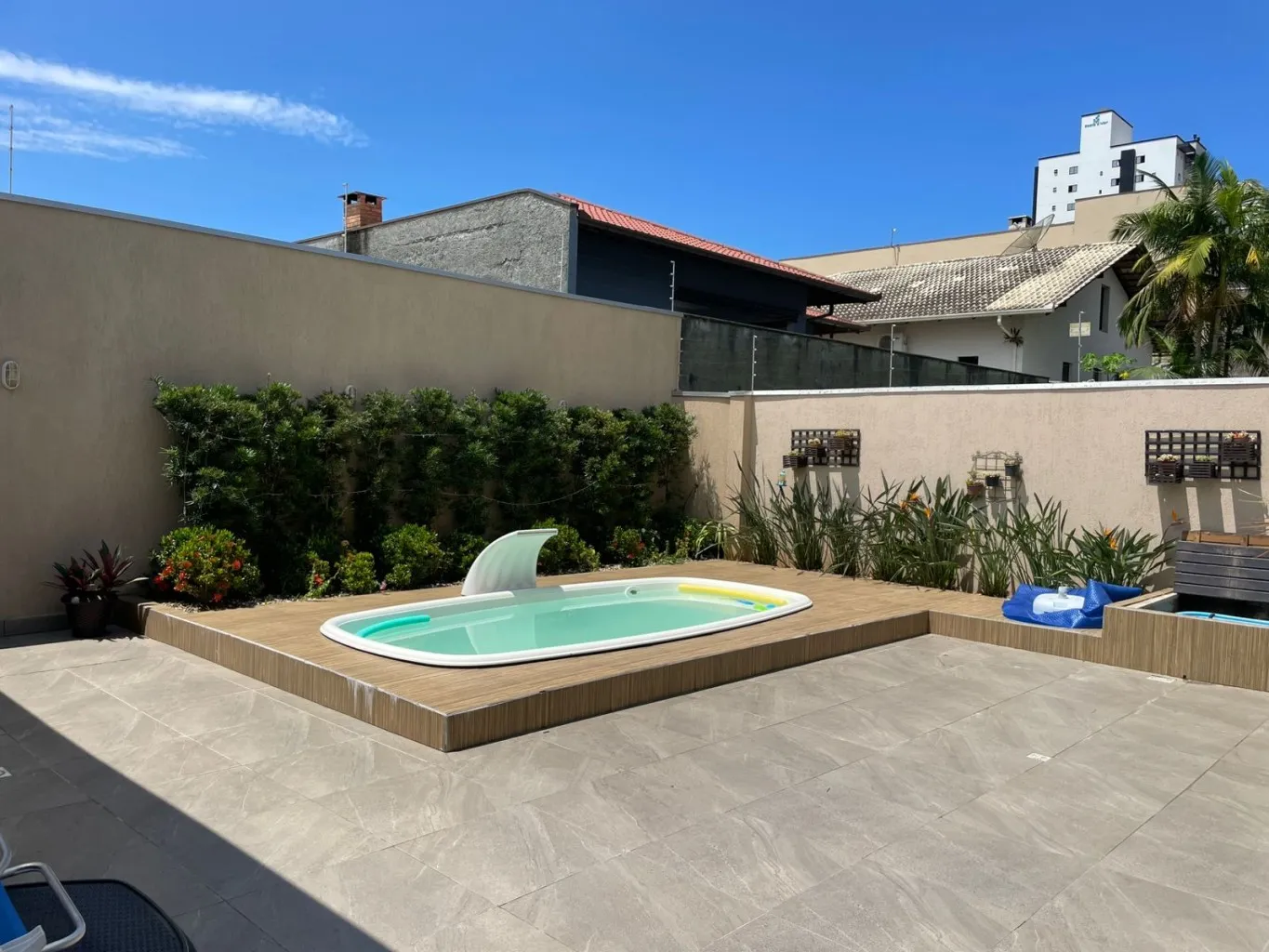 Casa térrea no Centro de Balneário Piçarras a apenas 400 metros do mar - foto 1