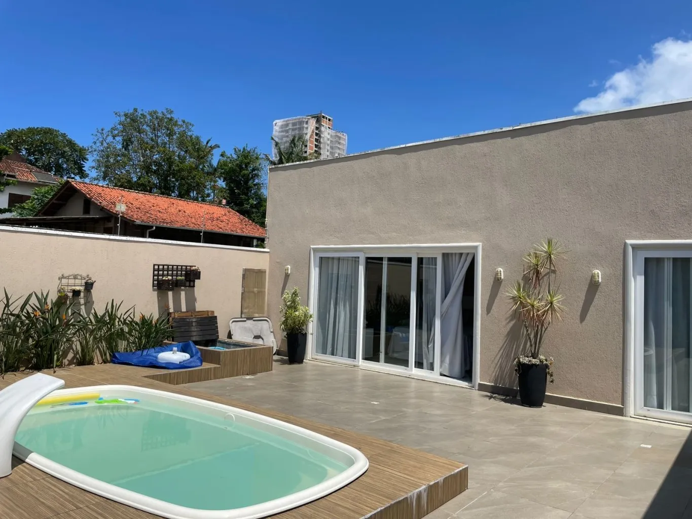 Casa térrea no Centro de Balneário Piçarras a apenas 400 metros do mar — foto 3