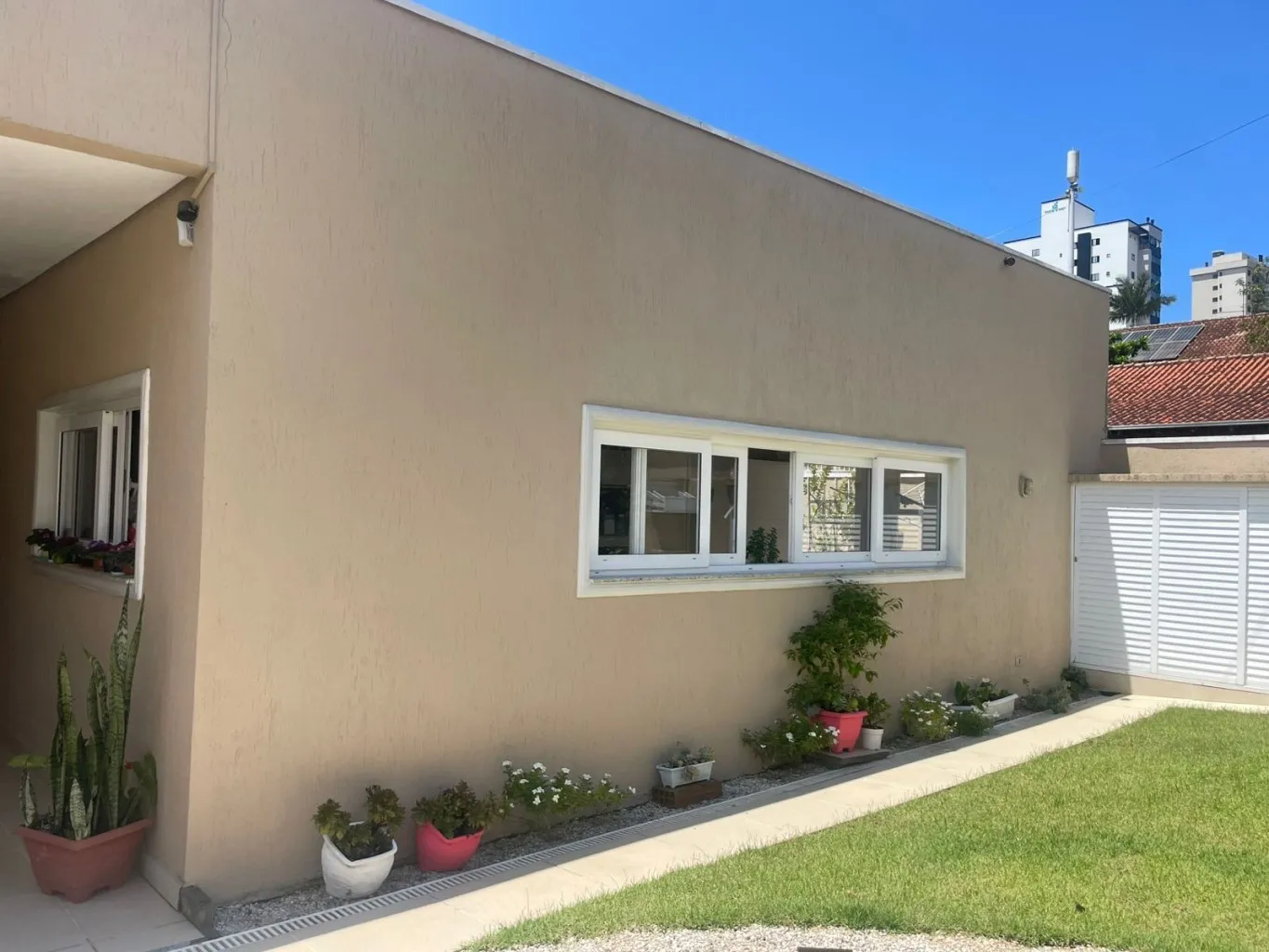 Casa térrea no Centro de Balneário Piçarras a apenas 400 metros do mar — foto 5