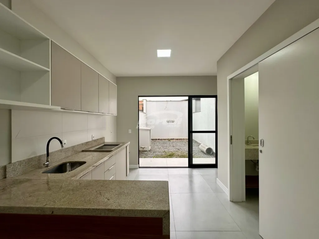 Casa com 2 suítes, a cerca de 650 metros do mar no bairro Itacolomi em Balneário Piçarras/SC (Cód. 22705) — foto 7