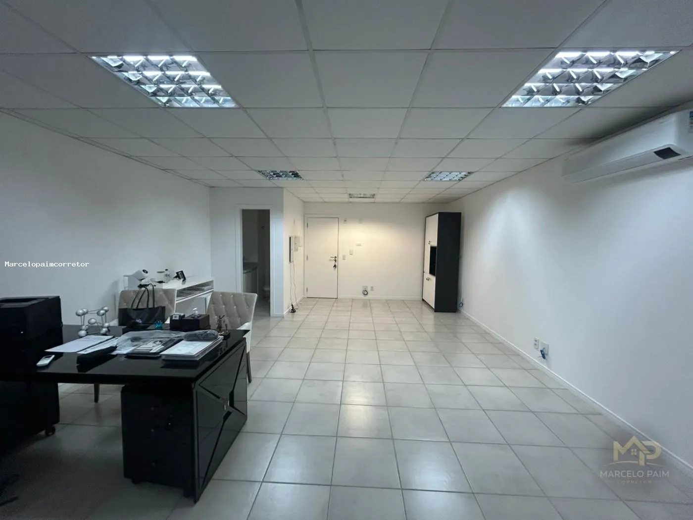 Sala Comercial para Venda em Florianópolis, Centro, 1 banheiro, 2 vagas — foto 2