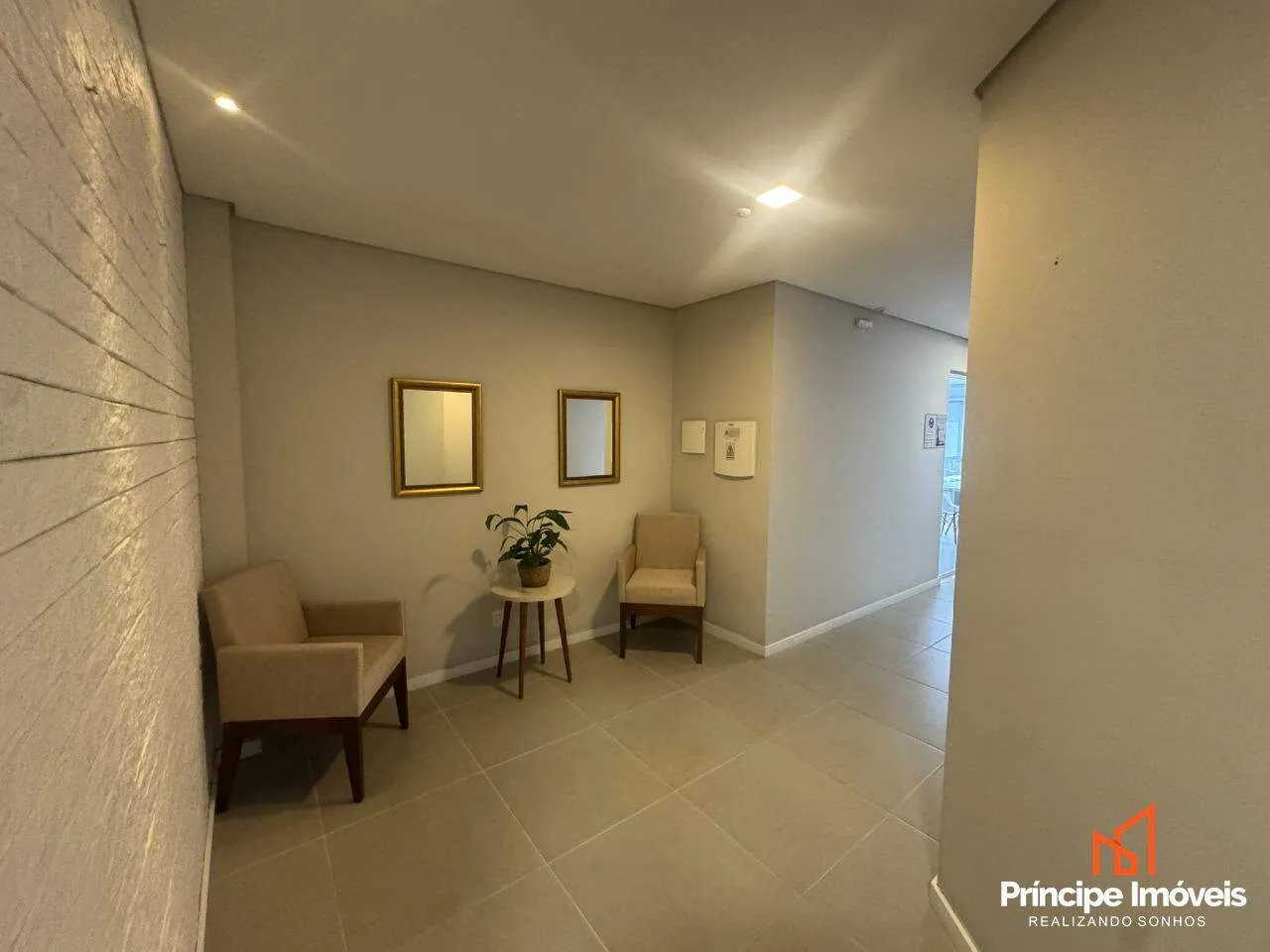 Apartamento com 2 quartos no Iririú em Joinville — foto 2