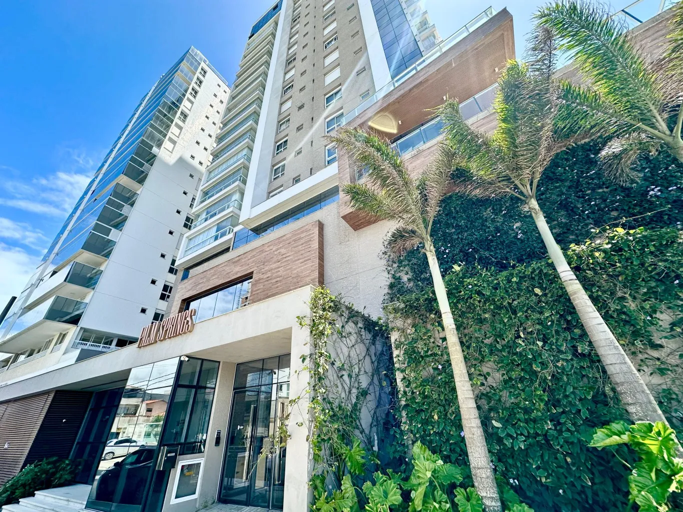 Apartamento Alto Padrão com vista mar disponivel para locação anual no bairro Itacolomi em Balneário Piçarras/SC (Cod. 22404) - foto 1