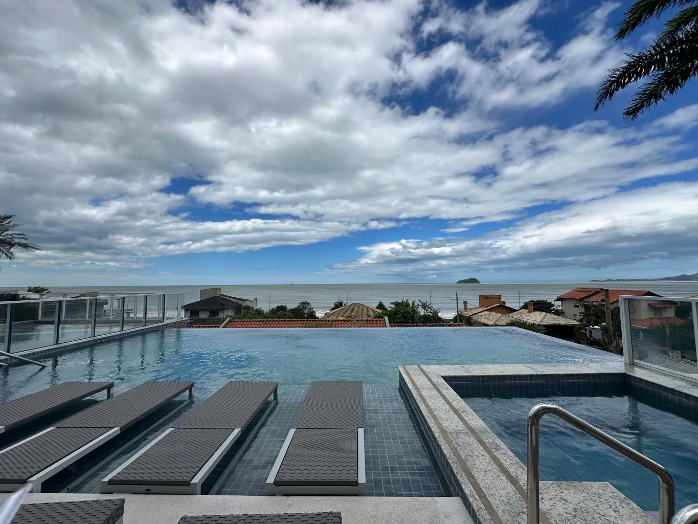 Apartamento Alto Padrão com vista mar disponivel para locação anual no bairro Itacolomi em Balneário Piçarras/SC (Cod. 22404) — foto 2
