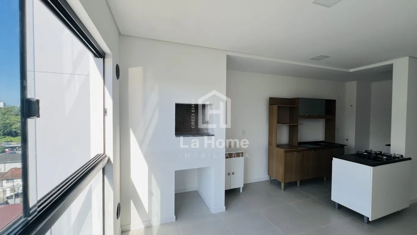 Apartamento novo com 02 dormitórios sendo 01 suíte e 02 vagas de garagem para locação em Blumenau, a poucos minutos do Parque Ramiro. - foto 1