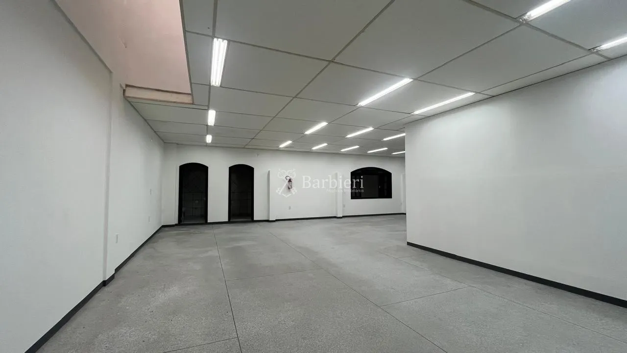Sala Comercial Ampla com Recepção em Valparaiso - Blumenau/SC — foto 2