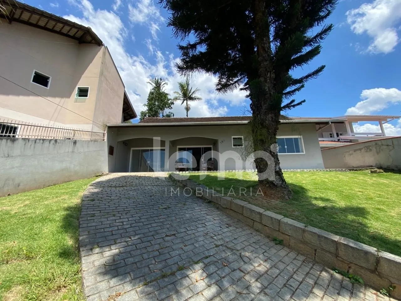 Casa térrea com 3 dormitórios sendo 1 suíte, no bairro Fortaleza, em Blumenau. — foto 2