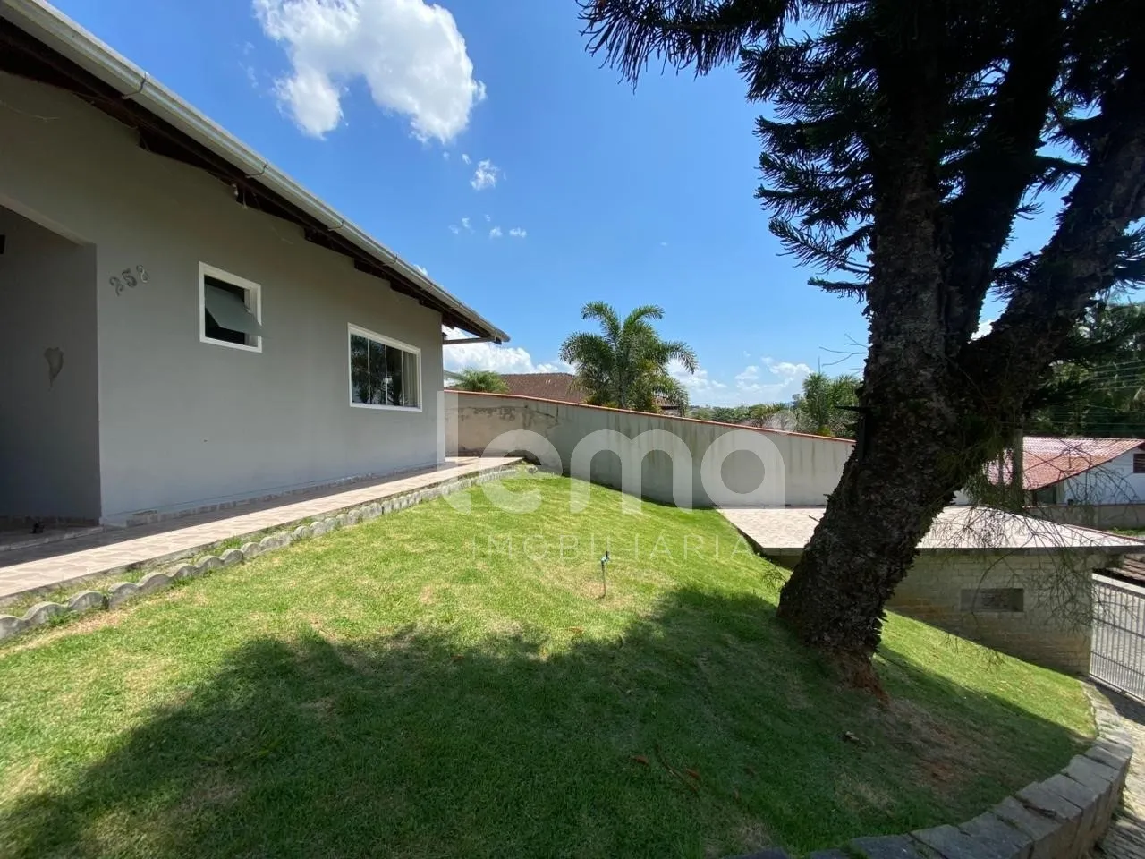 Casa térrea com 3 dormitórios sendo 1 suíte, no bairro Fortaleza, em Blumenau. — foto 5