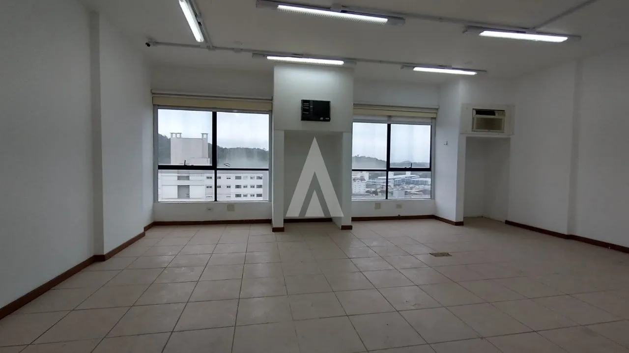 Sala comercial no Edifício Hannover com 74 m à venda no Centro de Joinville-SC por R$ 380.000,00. — foto 3