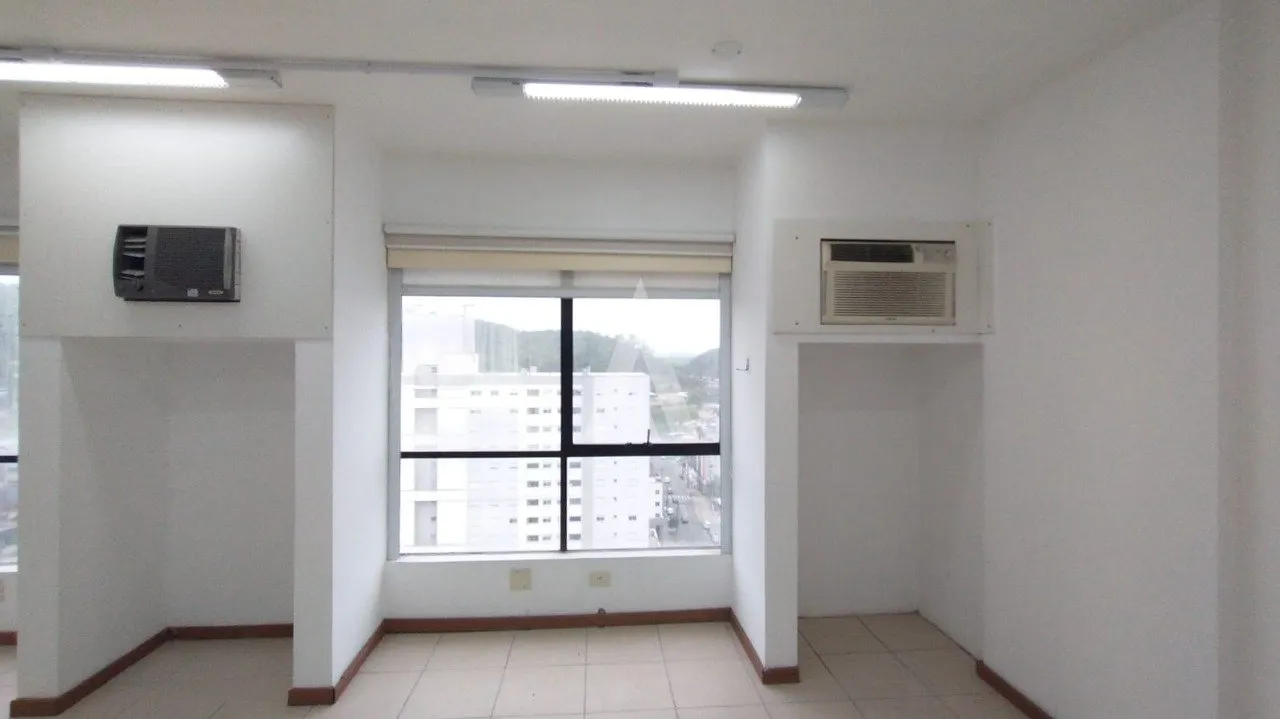 Sala comercial no Edifício Hannover com 74 m à venda no Centro de Joinville-SC por R$ 380.000,00. — foto 6