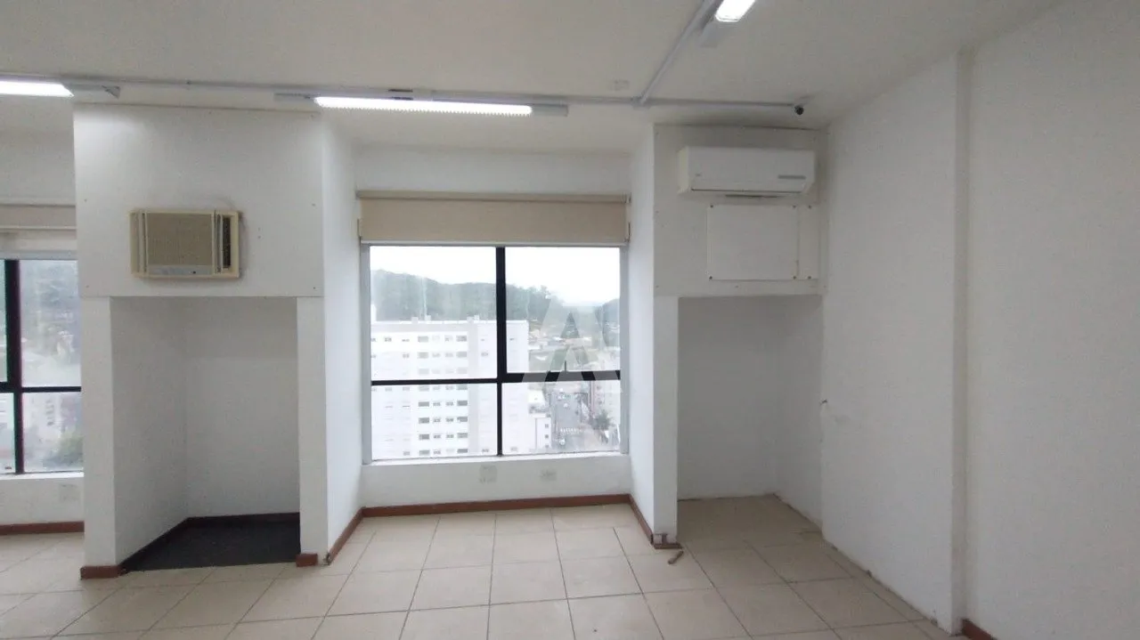 Sala comercial no Edifício Hannover com 74 m à venda no Centro de Joinville-SC por R$ 380.000,00. — foto 7