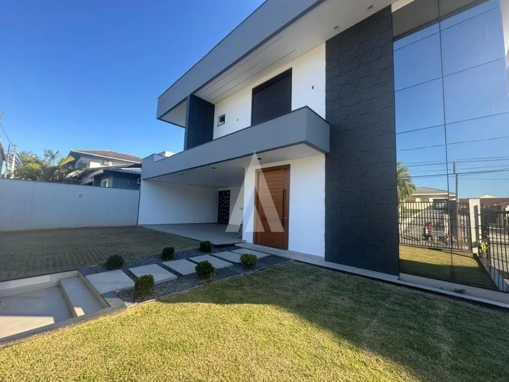 Casa com 3 suítes e 2 quartos à venda no bairro Glória em Joinville-SC por R$3.600.000,00. - foto 1