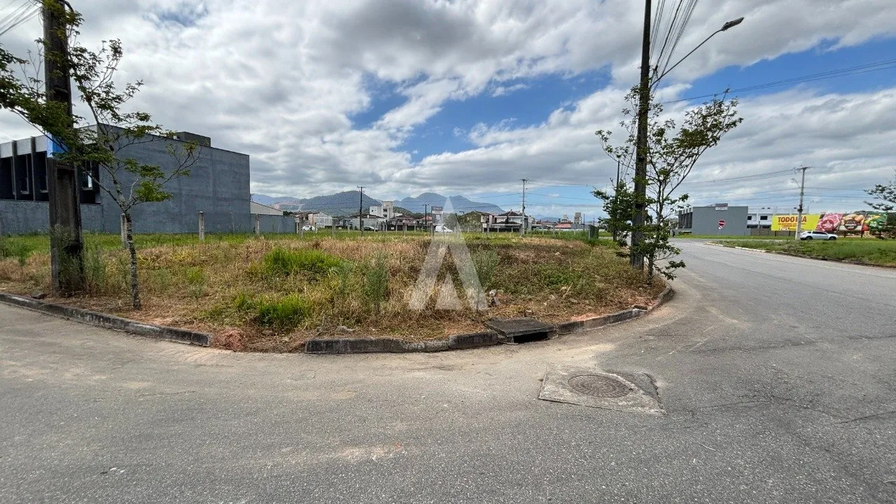 Terreno de esquina com 4394,49 m à venda no bairro Vila Nova em Joinville - SC por R$ 465.000,00. - foto 1