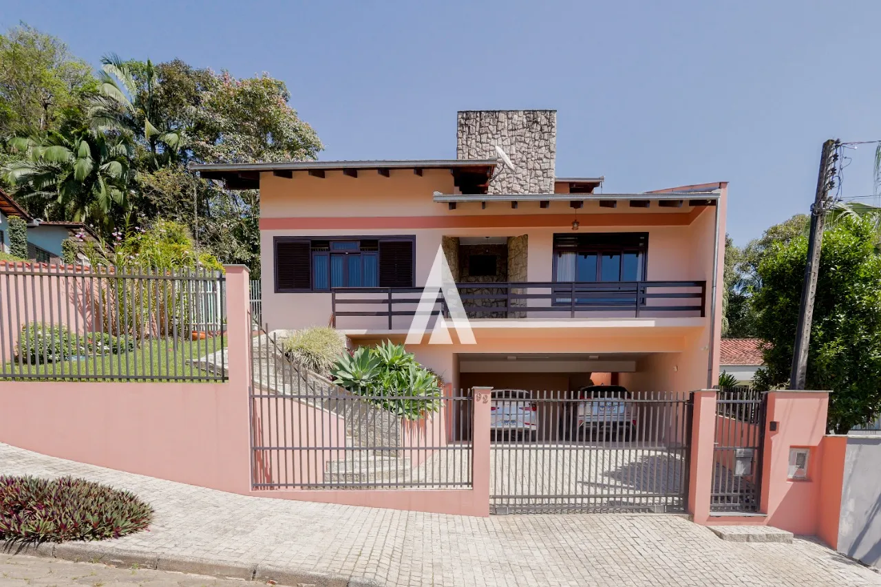 Casa com 1 suíte e 3 quartos à venda no bairro Costa e Silva em Joinville-SC por R$1.550.000,00. - foto 1