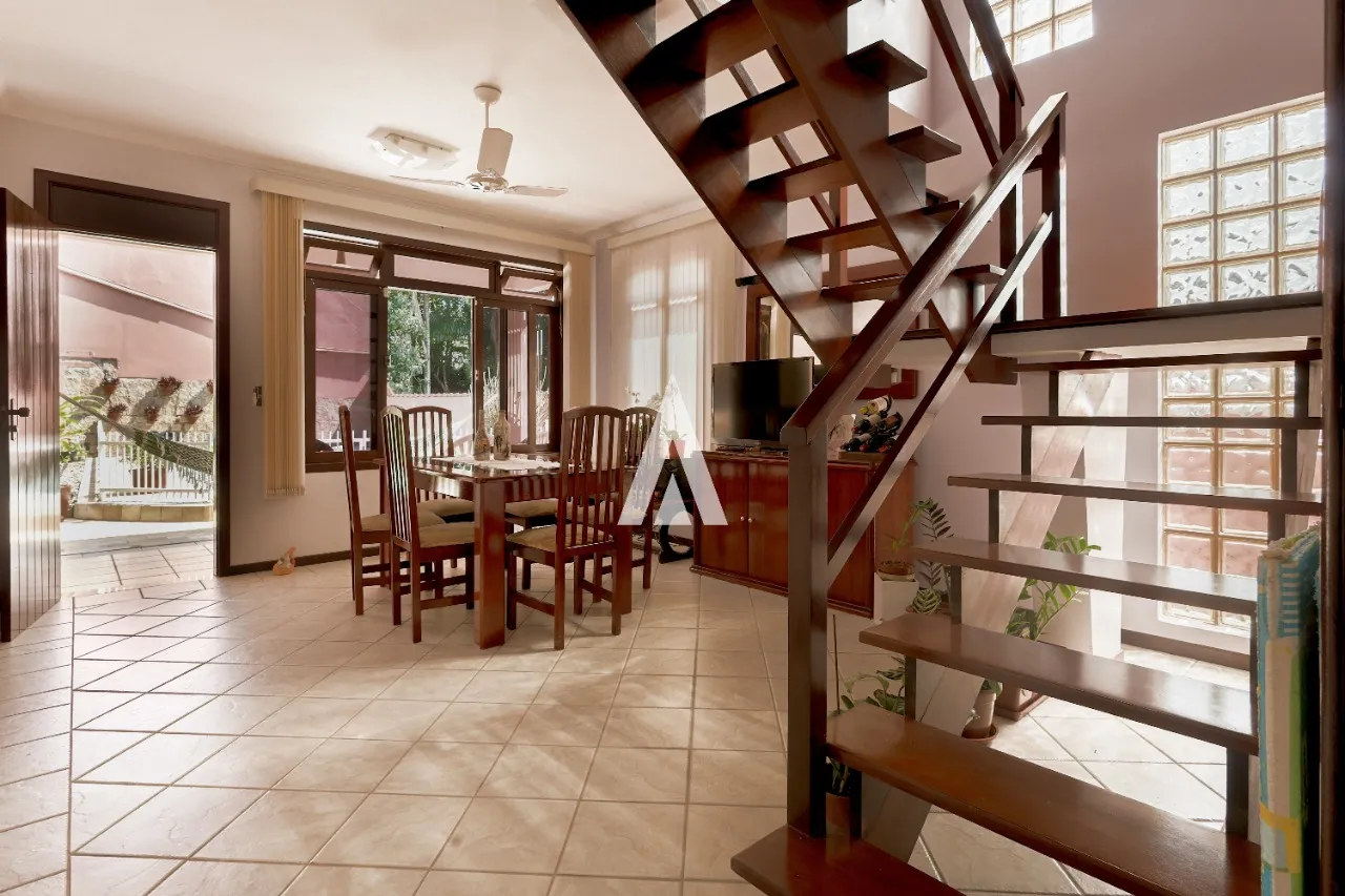 Casa com 1 suíte e 3 quartos à venda no bairro Costa e Silva em Joinville-SC por R$1.550.000,00. — foto 4