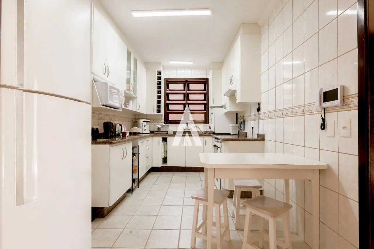 Casa com 1 suíte e 3 quartos à venda no bairro Costa e Silva em Joinville-SC por R$1.550.000,00. — foto 6