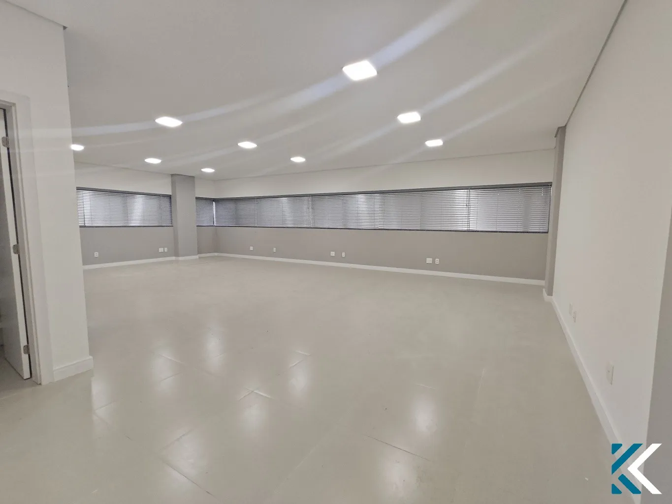 Sala Comercial - Centro Integrado Casa de Blumenau | 95 m | 2 Vagas - foto 1