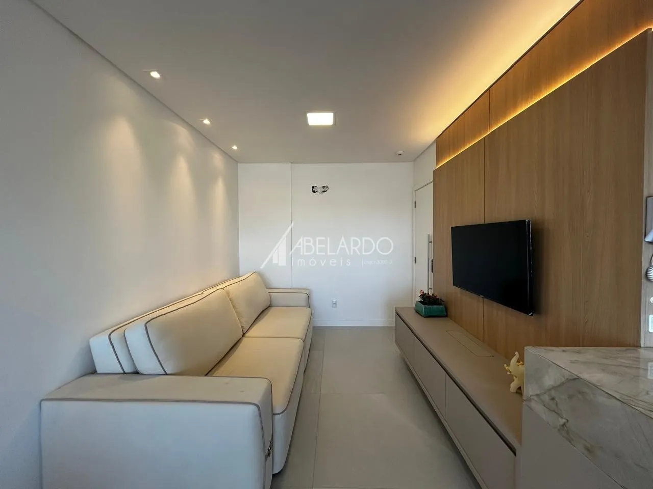 APARTAMENTO MOBILIADO COM TRÊS DORMITÓRIOS E DUAS VAGAS DE GARAGEM - BAIRRO ESCOLA AGRÍCOLA — foto 3