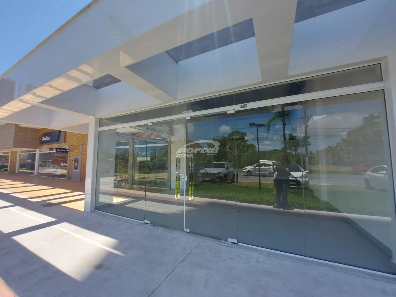 Loja térrea disponível para locação no bairro Itacolomi, em Balneário Piçarras/SC. — foto 2
