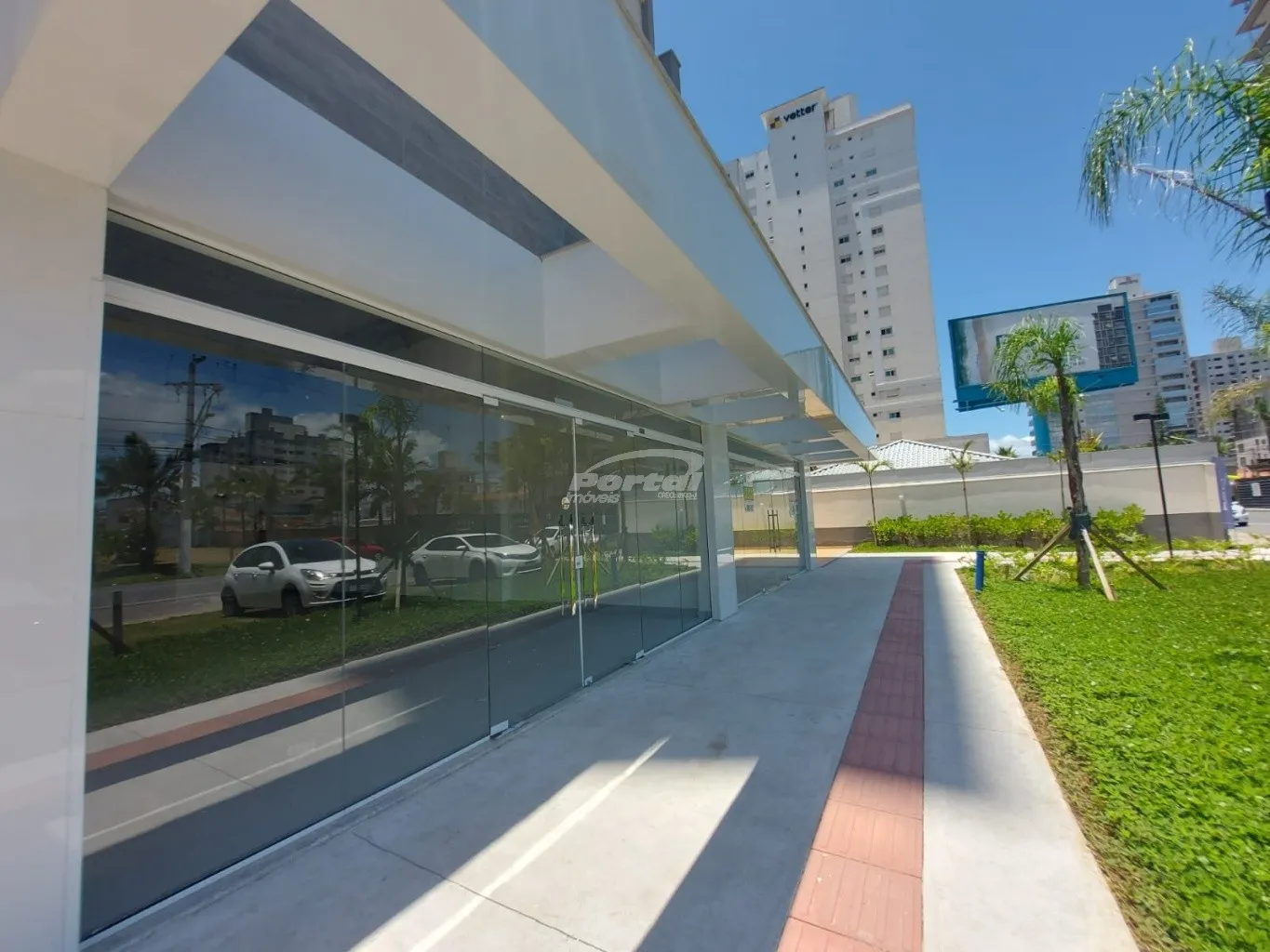 Loja térrea disponível para locação no bairro Itacolomi, em Balneário Piçarras/SC. — foto 3