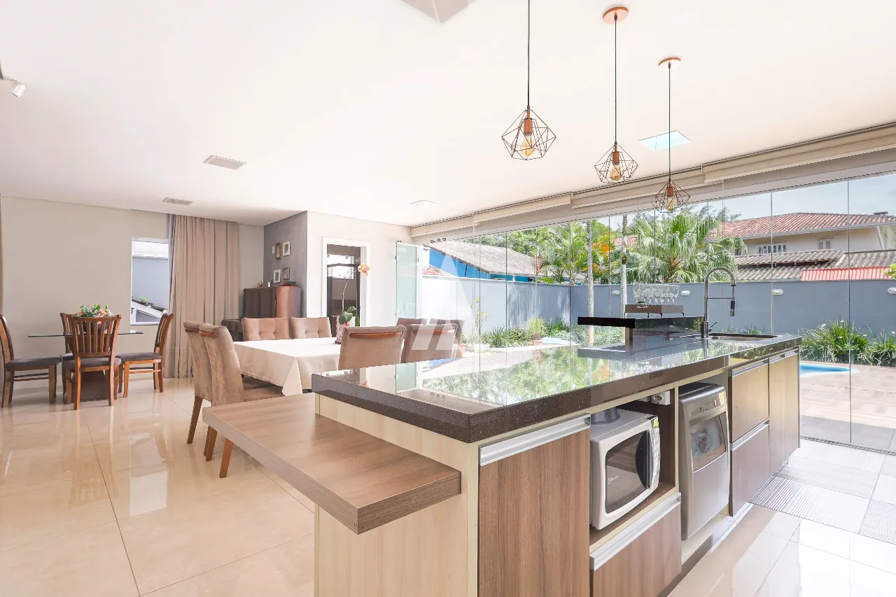 Casa com 1 suíte e 2 quartos à venda no bairro Costa e Silva em Joinville-SC por R$1.850.000,00. — foto 2