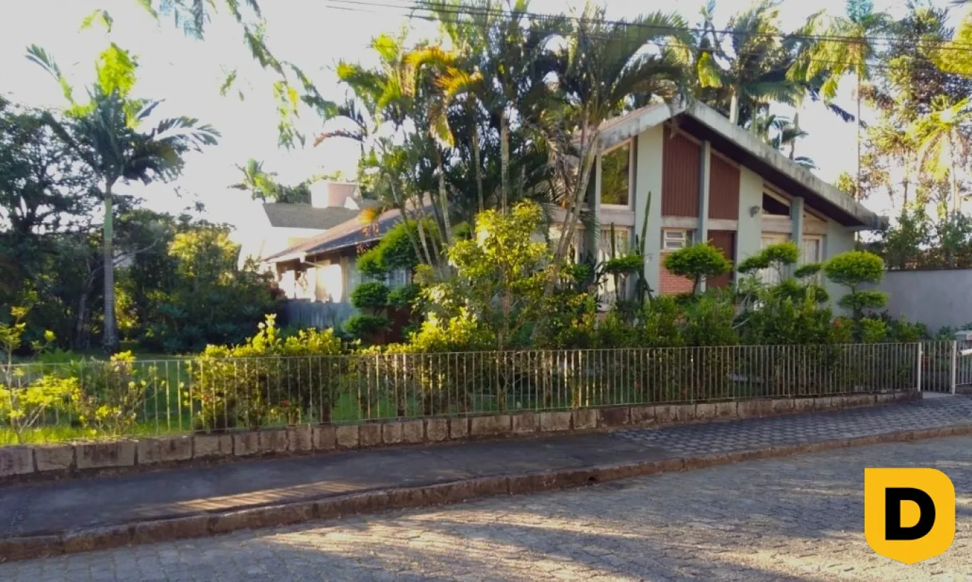 Casa grande com enorme potencial, iluminada e com 2 terrenos! — foto 3