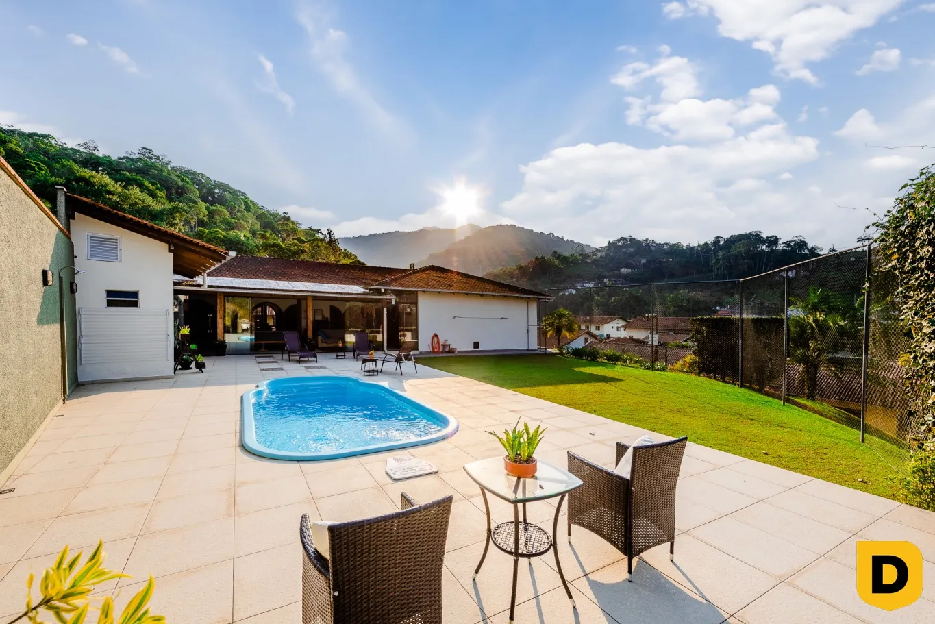 Casa com Piscina em rua tranquila a 5 min do centro de Blumenau! - foto 1