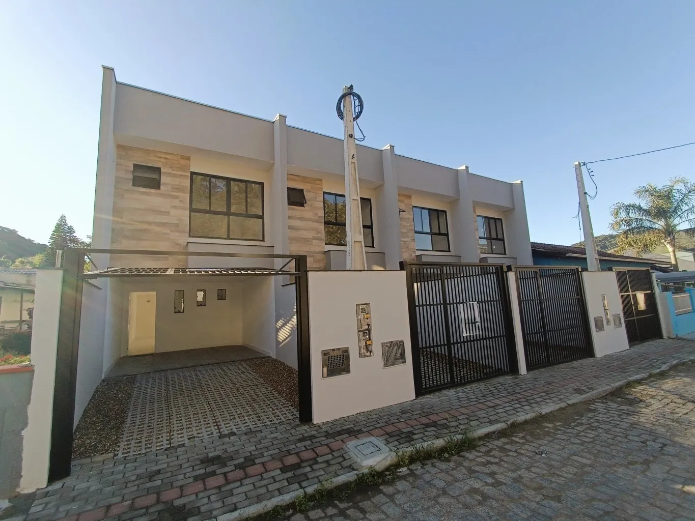 Sobrado com 3 dormitórios (1 suíte) e 2 vagas de garagem! A apenas 5 minutos da Alameda Rio Branco! - foto 1