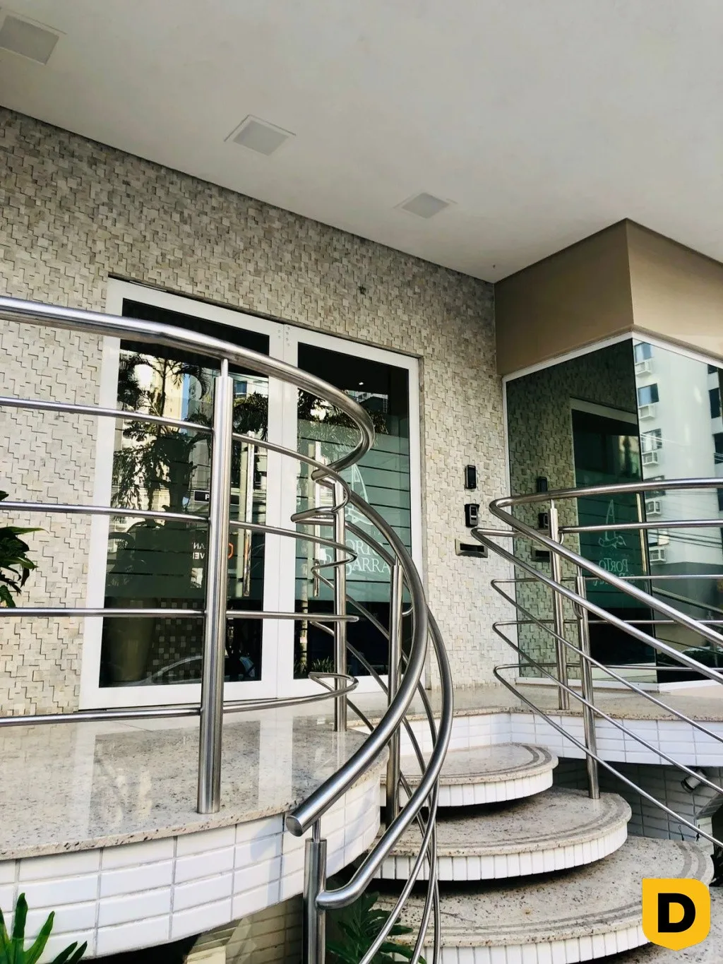 Esquina com a terceira avenida — foto 3