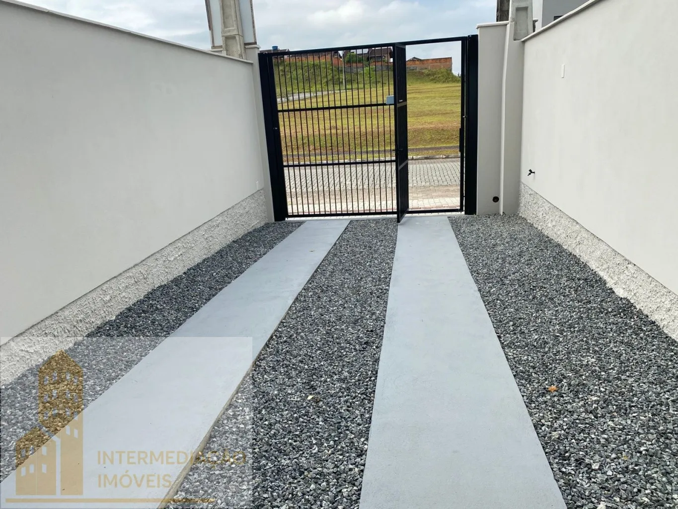 Sobrados novos com 2 quartos e 2 vagas de garagem, em Blumenau. — foto 3