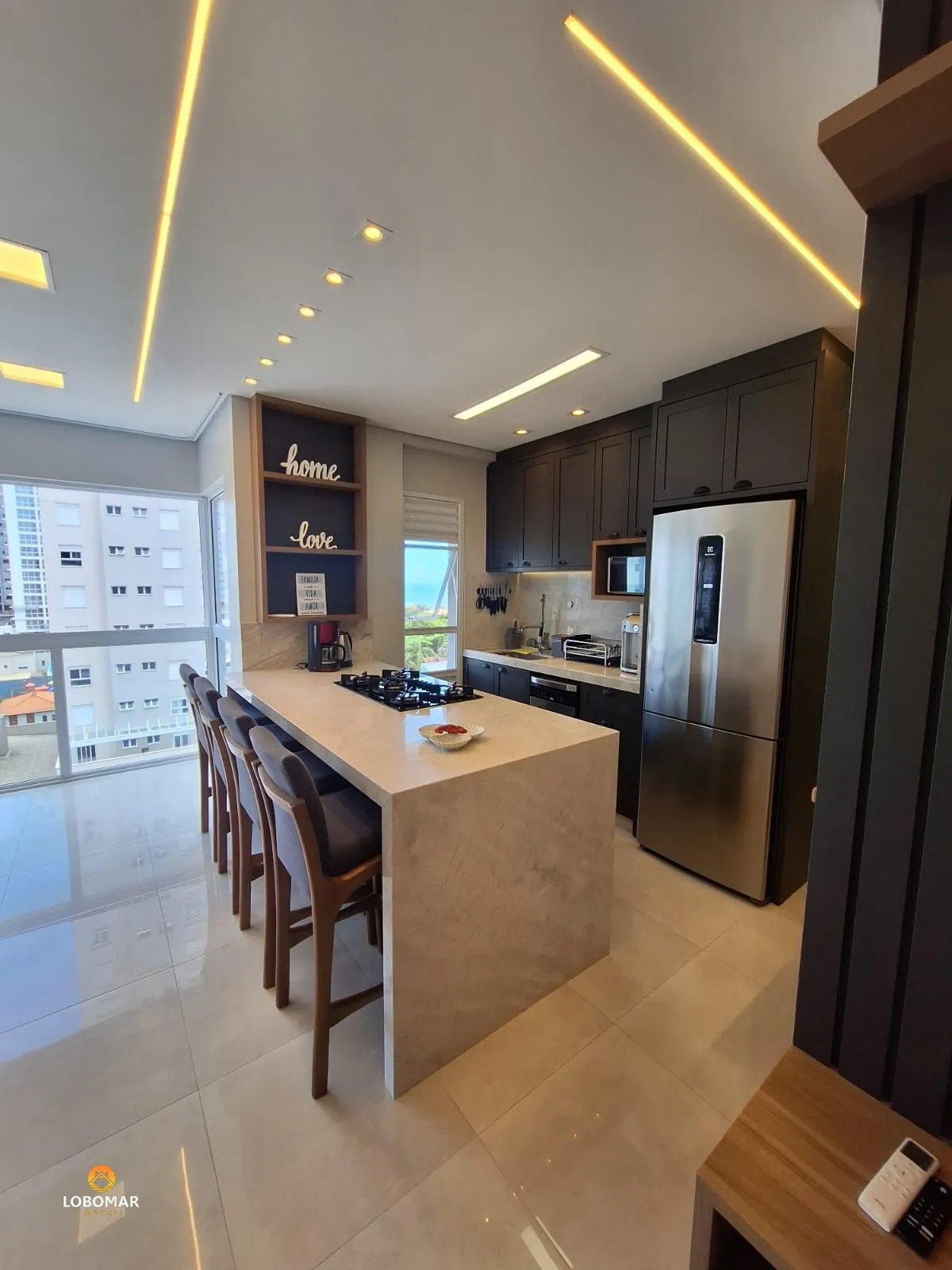 Apartamento vista mar e mobiliado, com 3 dormitórios e 2 vagas - Centro de Bal. — foto 4