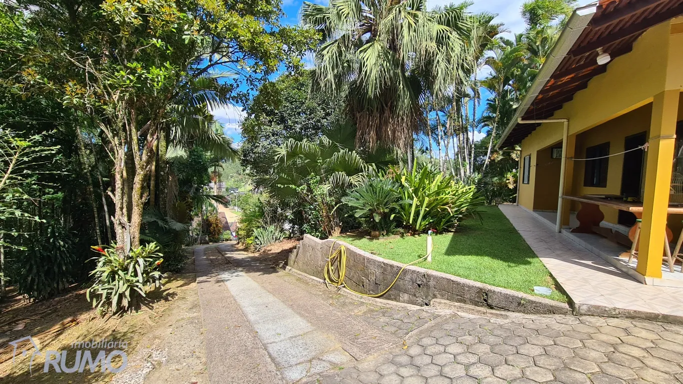 Chácara de 7.500m com duas casas, próximo da BR 470. Excelente opção para quem busca tranquilidade sem abrir mão de uma boa localização! — foto 2