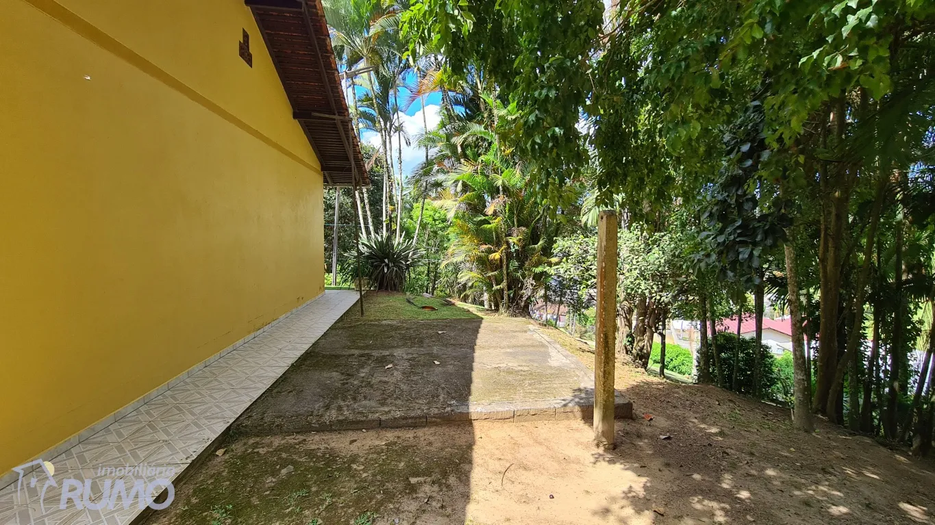 Chácara de 7.500m com duas casas, próximo da BR 470. Excelente opção para quem busca tranquilidade sem abrir mão de uma boa localização! — foto 4