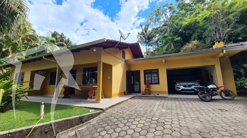 Chácara de 7.500m com duas casas, próximo da BR 470. Excelente opção para quem busca tranquilidade sem abrir mão de uma boa localização! - foto 1