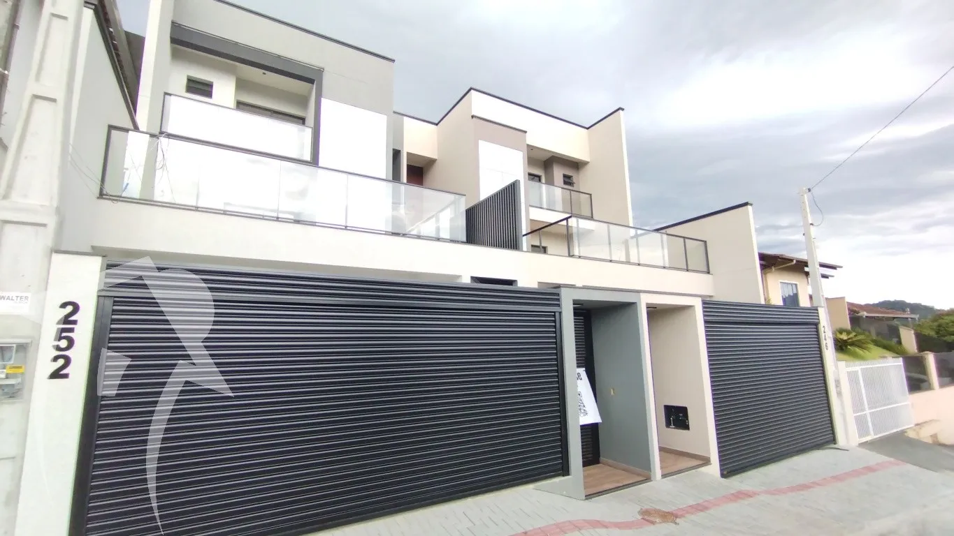 Sobrado TRIPLEX de alto padrão - foto 1