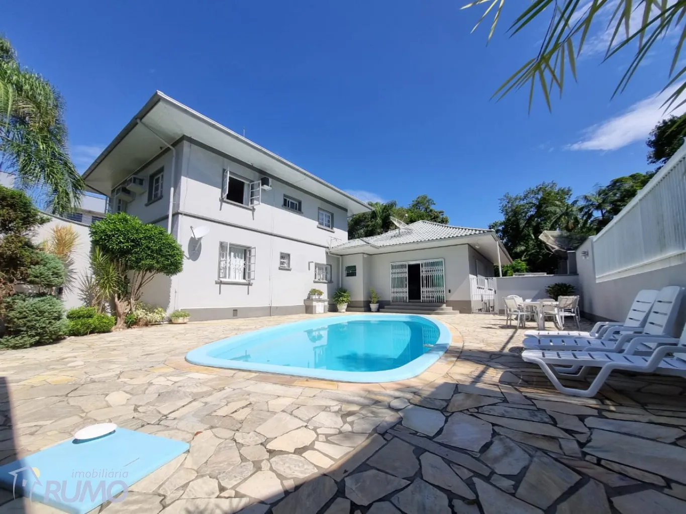 Magnifica casa de alto padrão, que pode ter a finalidade de residência ou um belo ponto comercial. — foto 4