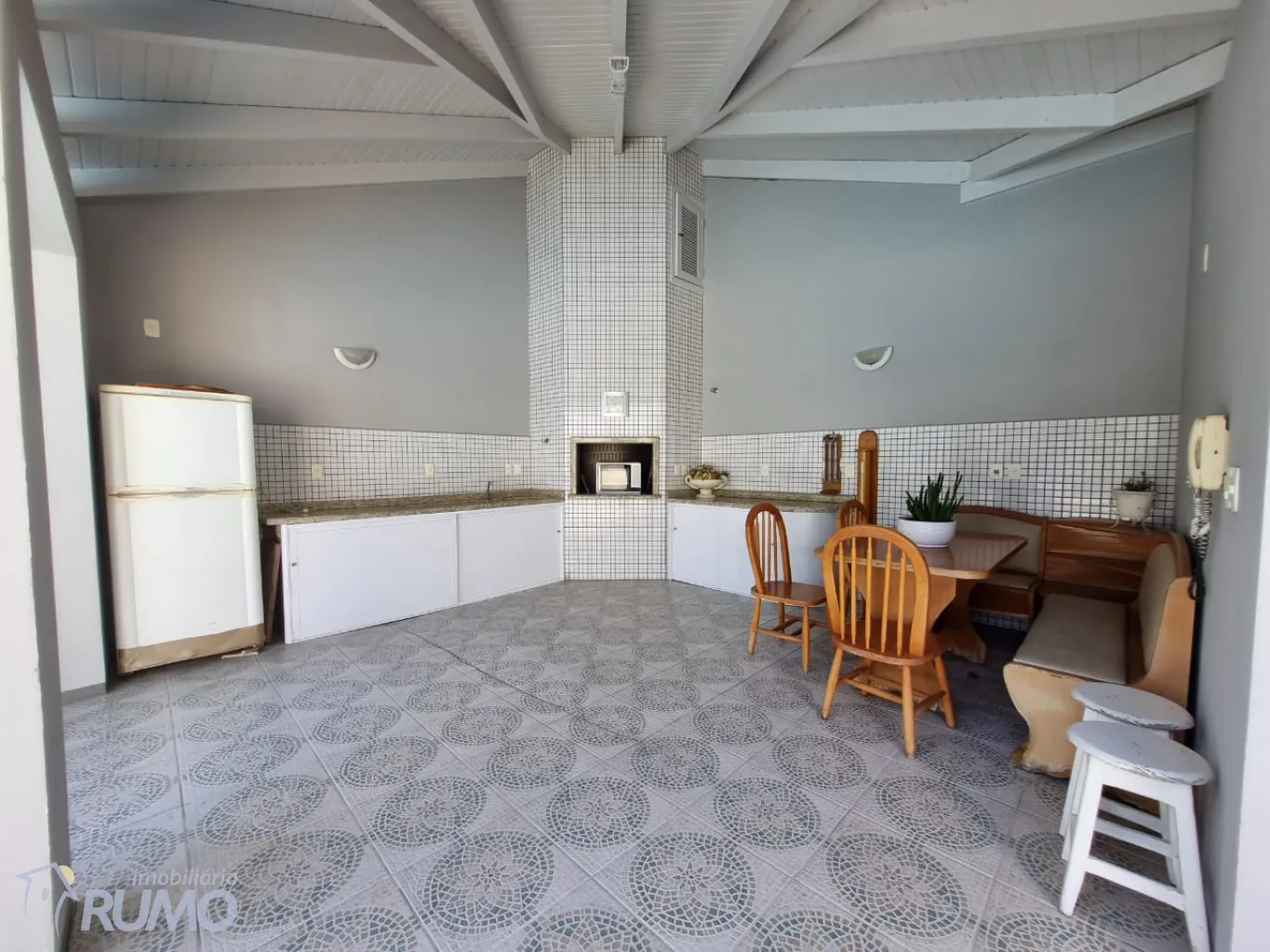 Magnifica casa de alto padrão, que pode ter a finalidade de residência ou um belo ponto comercial. — foto 6