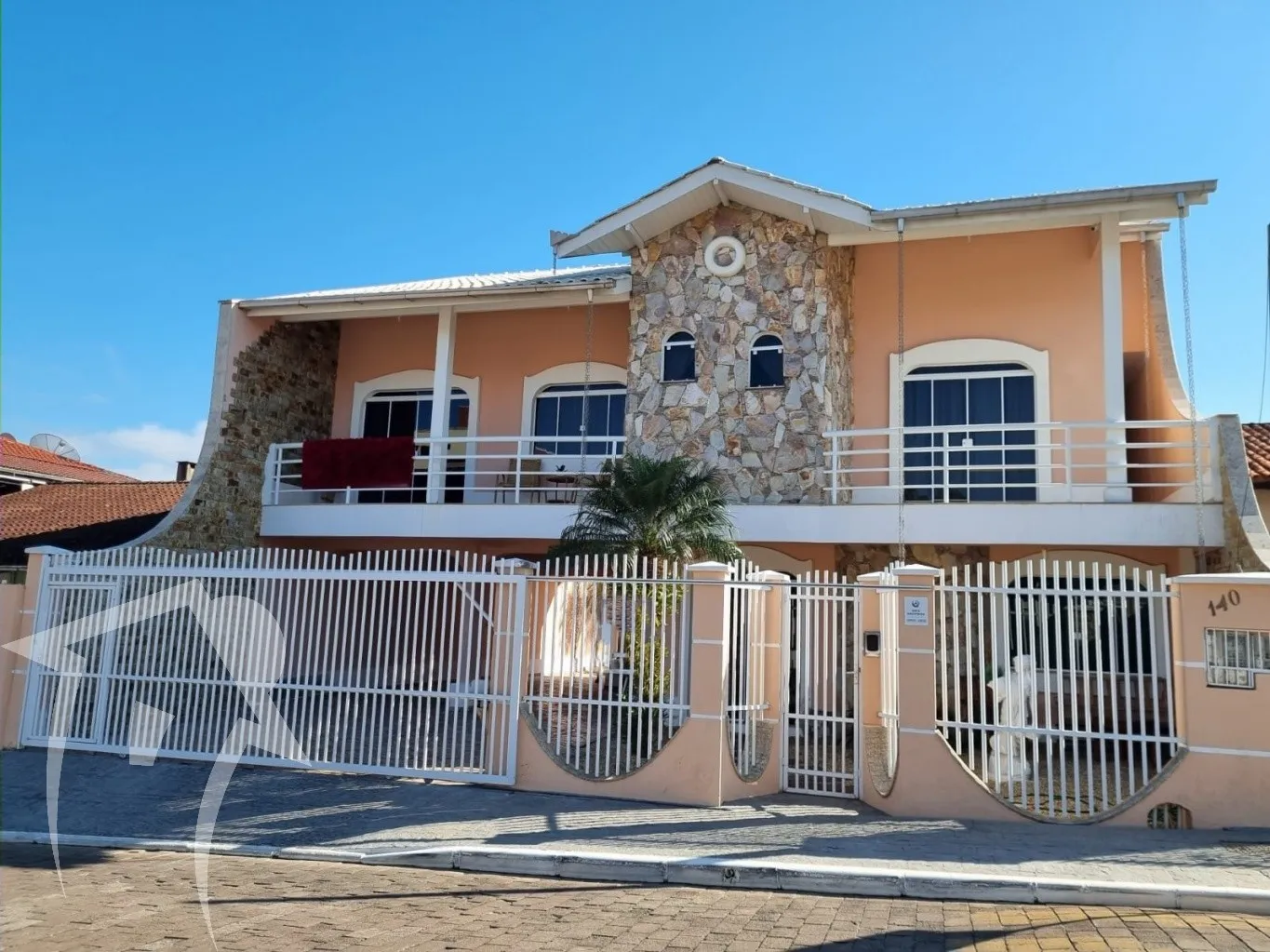 Linda casa Alto padrão com 6 quartos, piscina, belíssima área de festas - foto 1