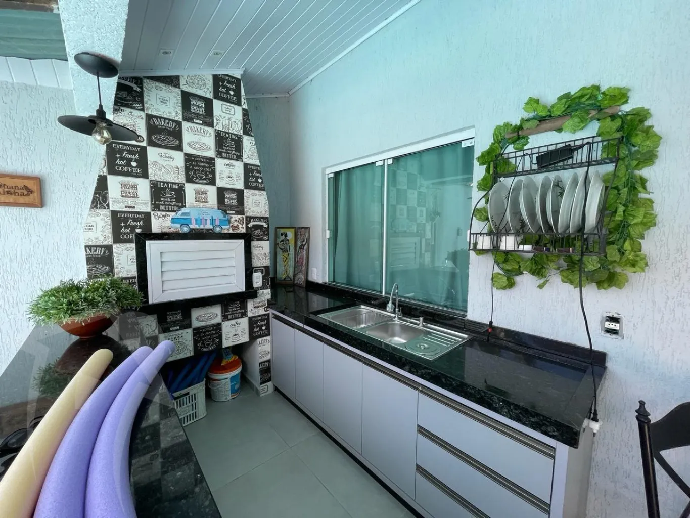 Casa 03 dormitórios sendo duas suítes com closet, duas áreas de festas e piscina — foto 3