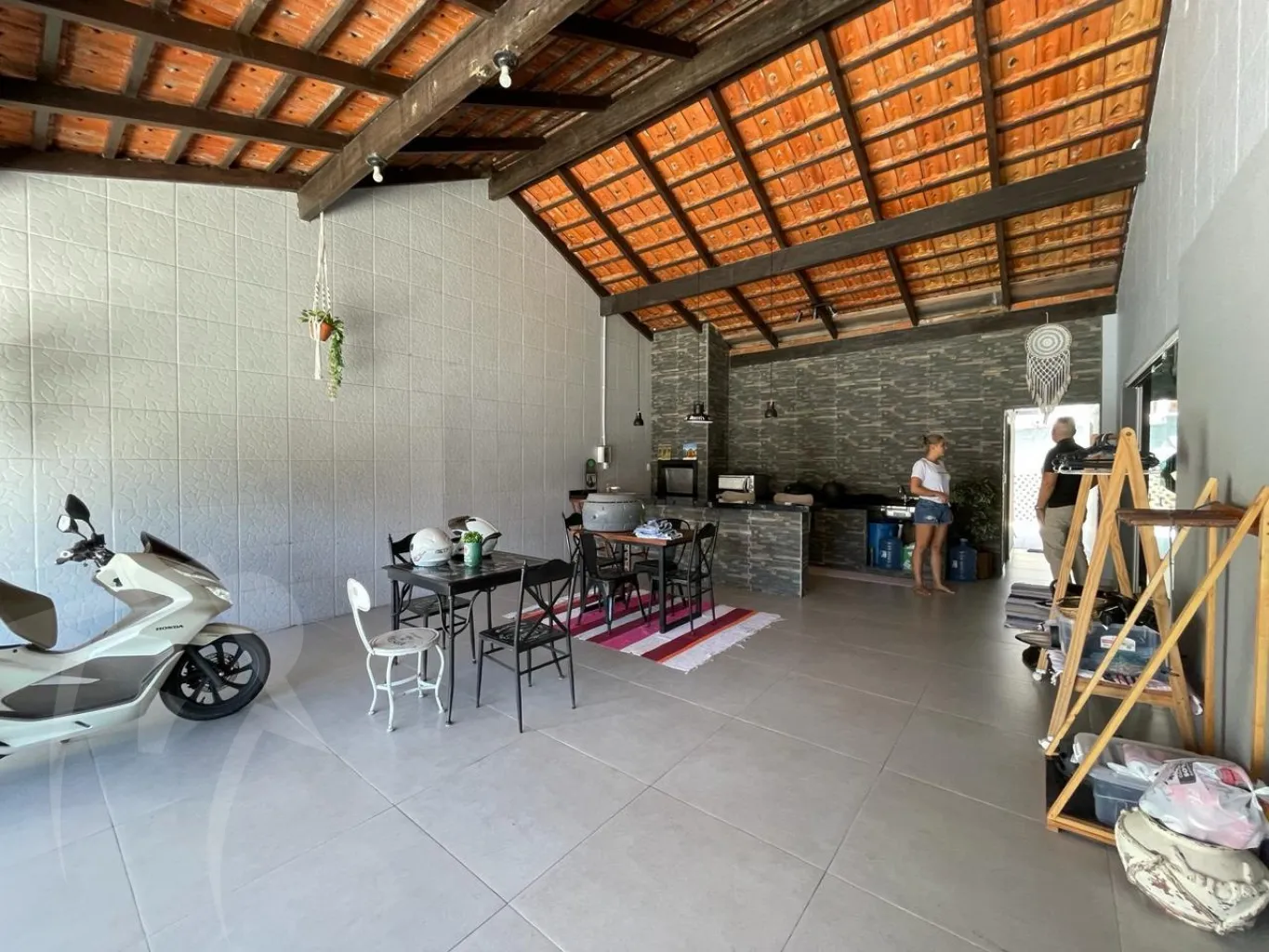 Casa 03 dormitórios sendo duas suítes com closet, duas áreas de festas e piscina — foto 6