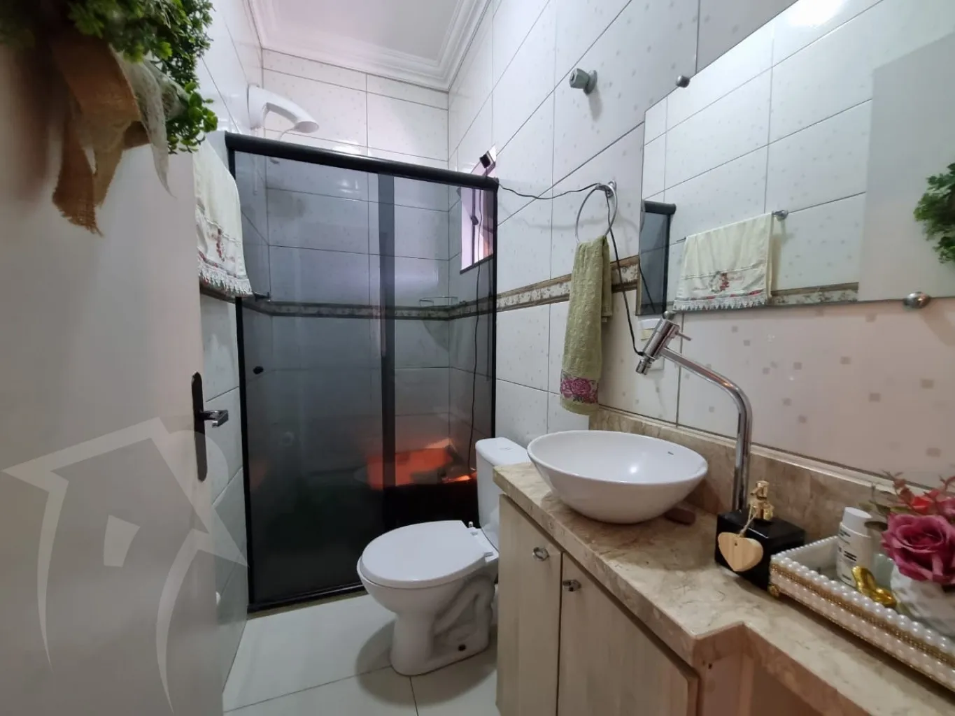 Linda casa área de festas piscina com duas ampla salas comerciais — foto 4