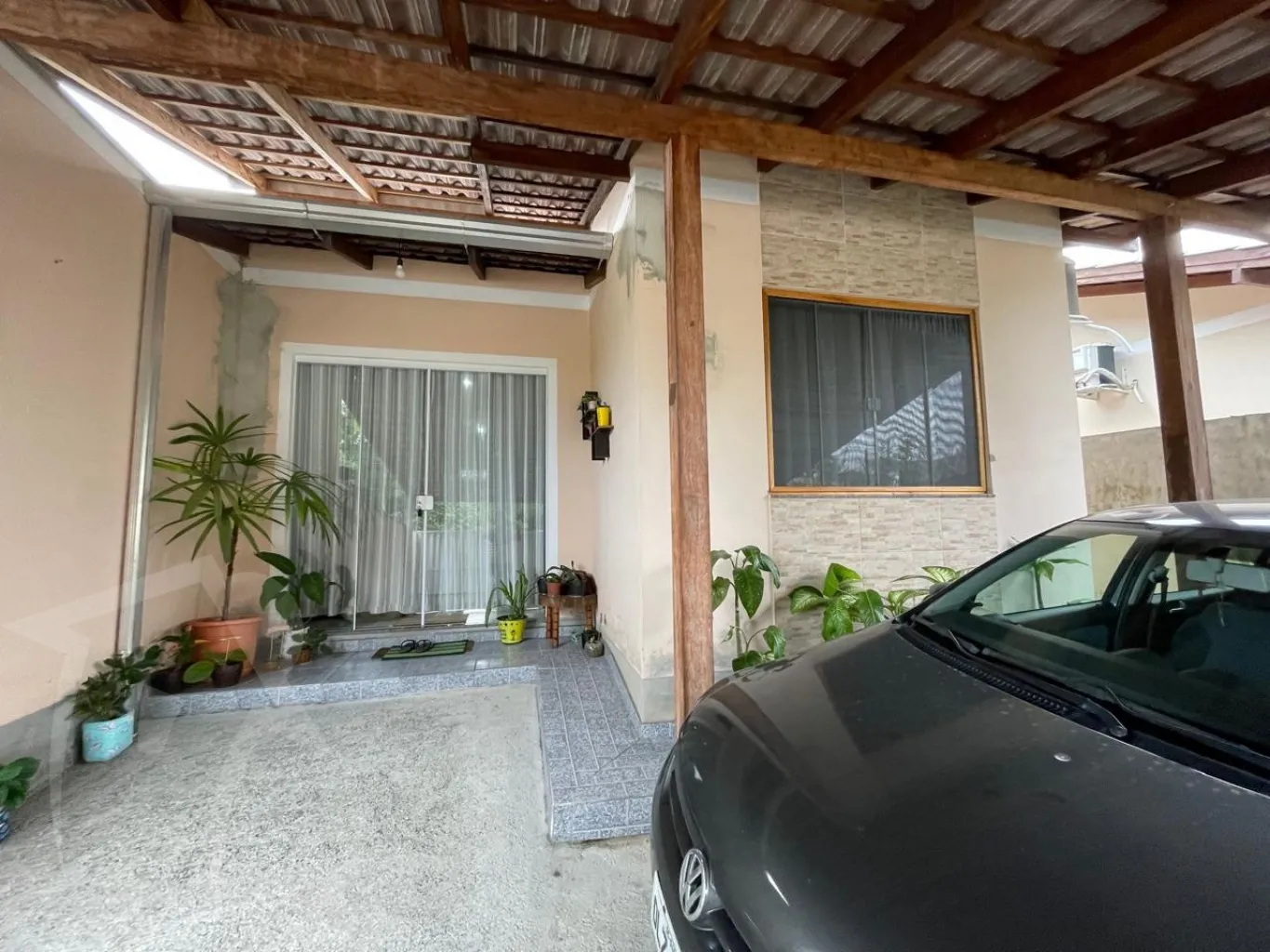 Casa no João Paulo II com área de festas e garagem coberta para 04 veículos - foto 1