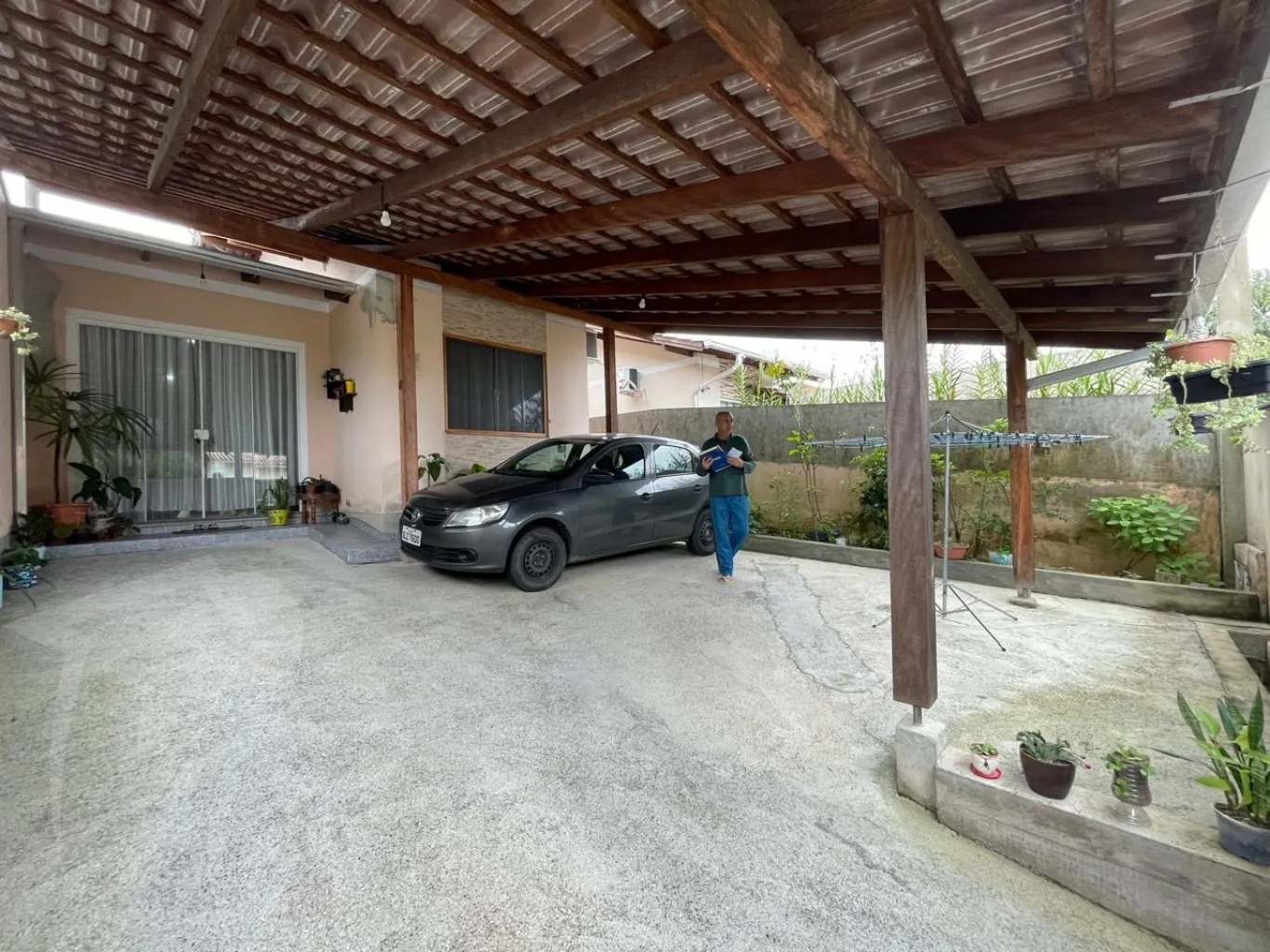 Casa no João Paulo II com área de festas e garagem coberta para 04 veículos — foto 4