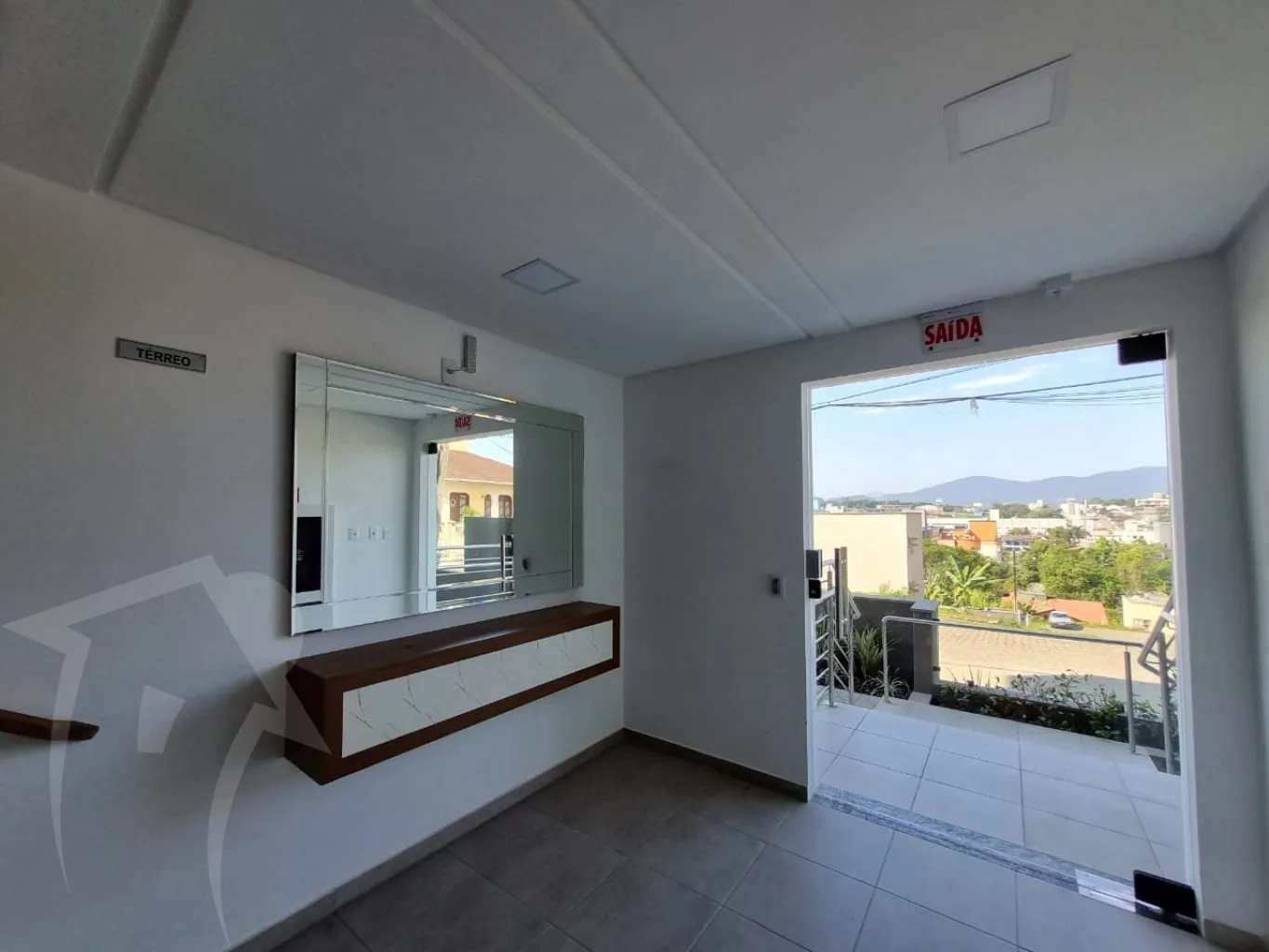 Apartamento térreo com 2 dormitórios e churrasqueira próximo ao centro — foto 3