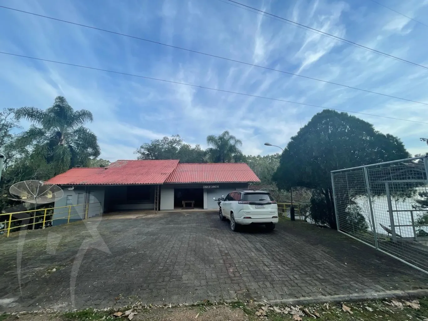 Lindo sitio em Alto Cedros de Frente para Barragem do Pinhal, com duas casas no terreno e casa de barco. — foto 2