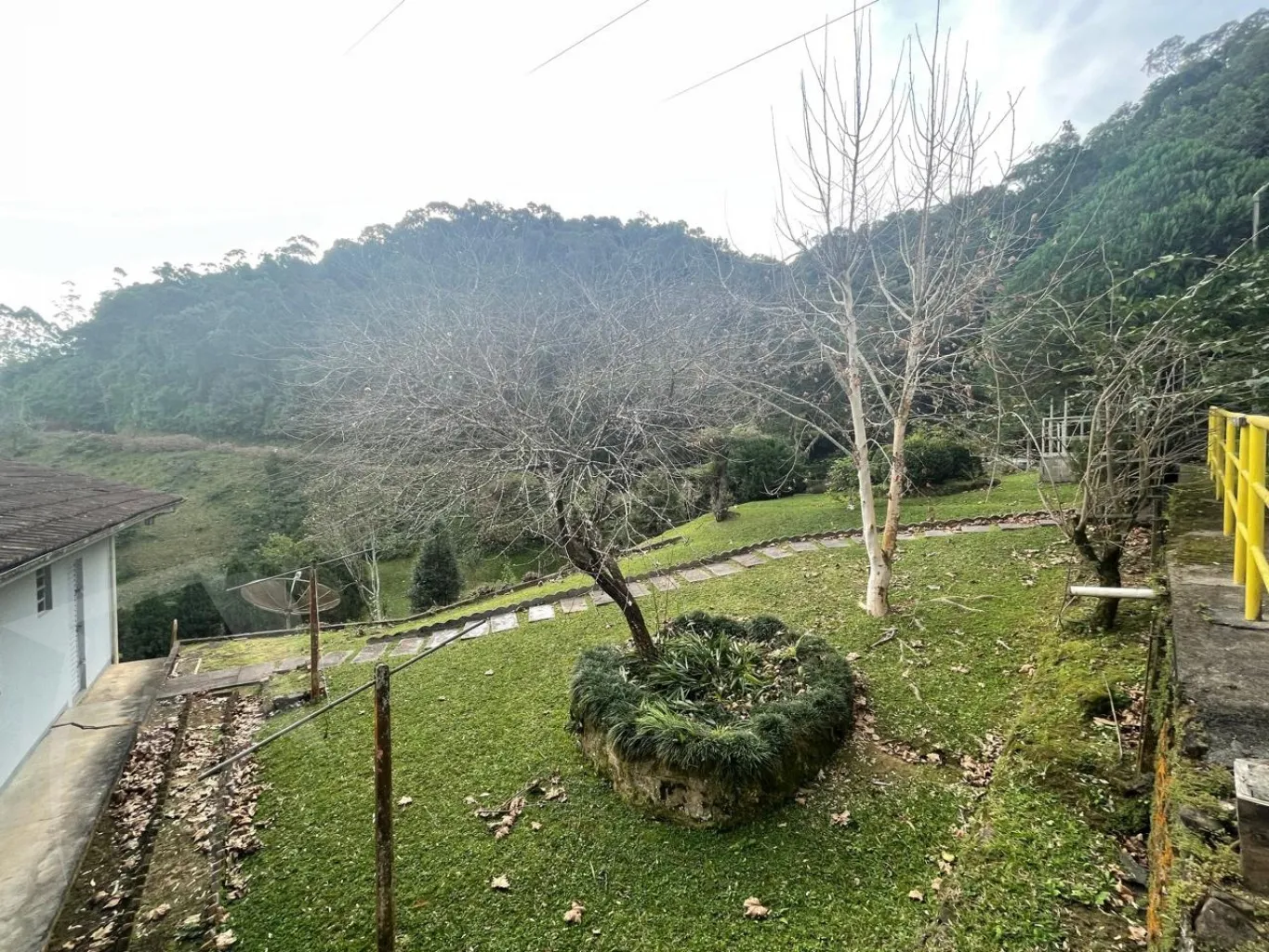 Lindo sitio em Alto Cedros de Frente para Barragem do Pinhal, com duas casas no terreno e casa de barco. — foto 7