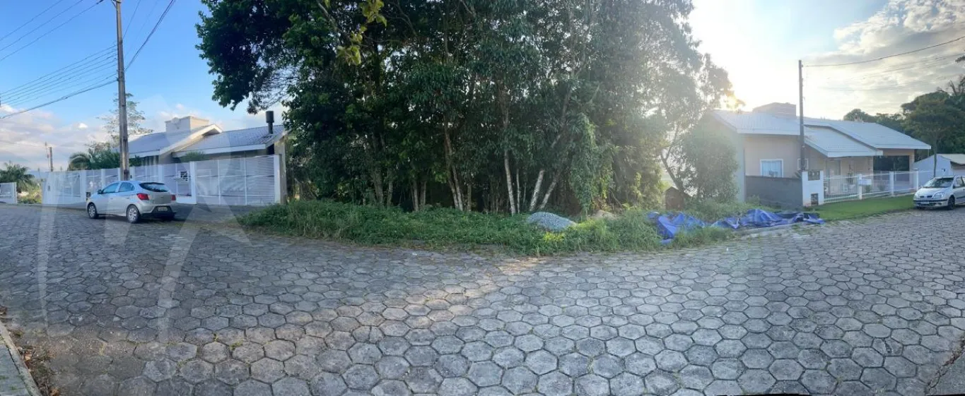 Terreno com 996,25m de área total, Localizado na rua Maravilha com ótimo padrão de casas. — foto 2