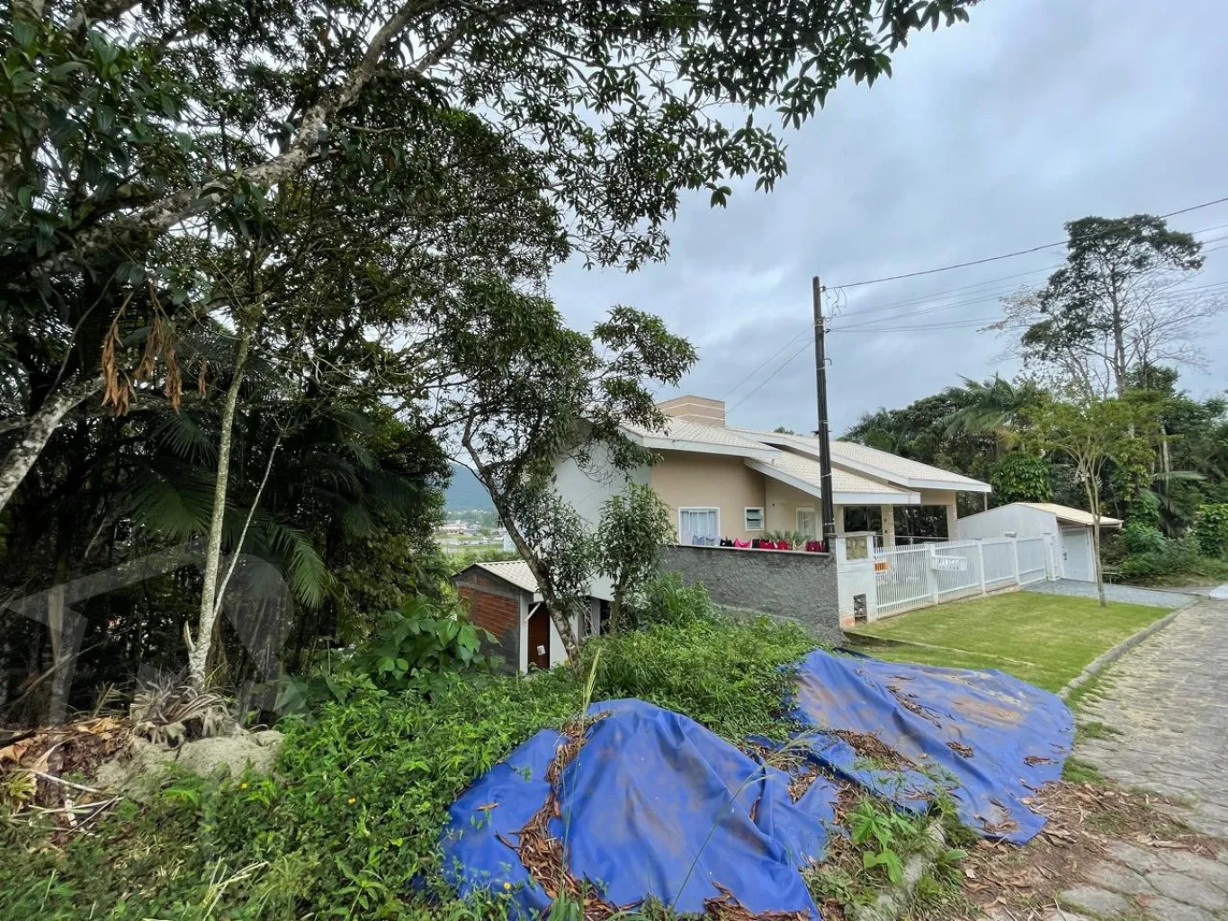 Terreno com 996,25m de área total, Localizado na rua Maravilha com ótimo padrão de casas. — foto 3